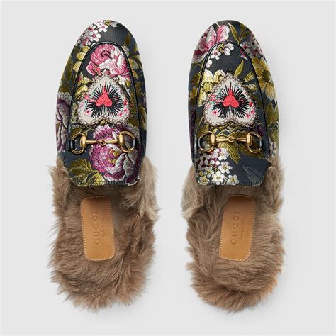 gucci slippers femme|gucci fluffy slippers.